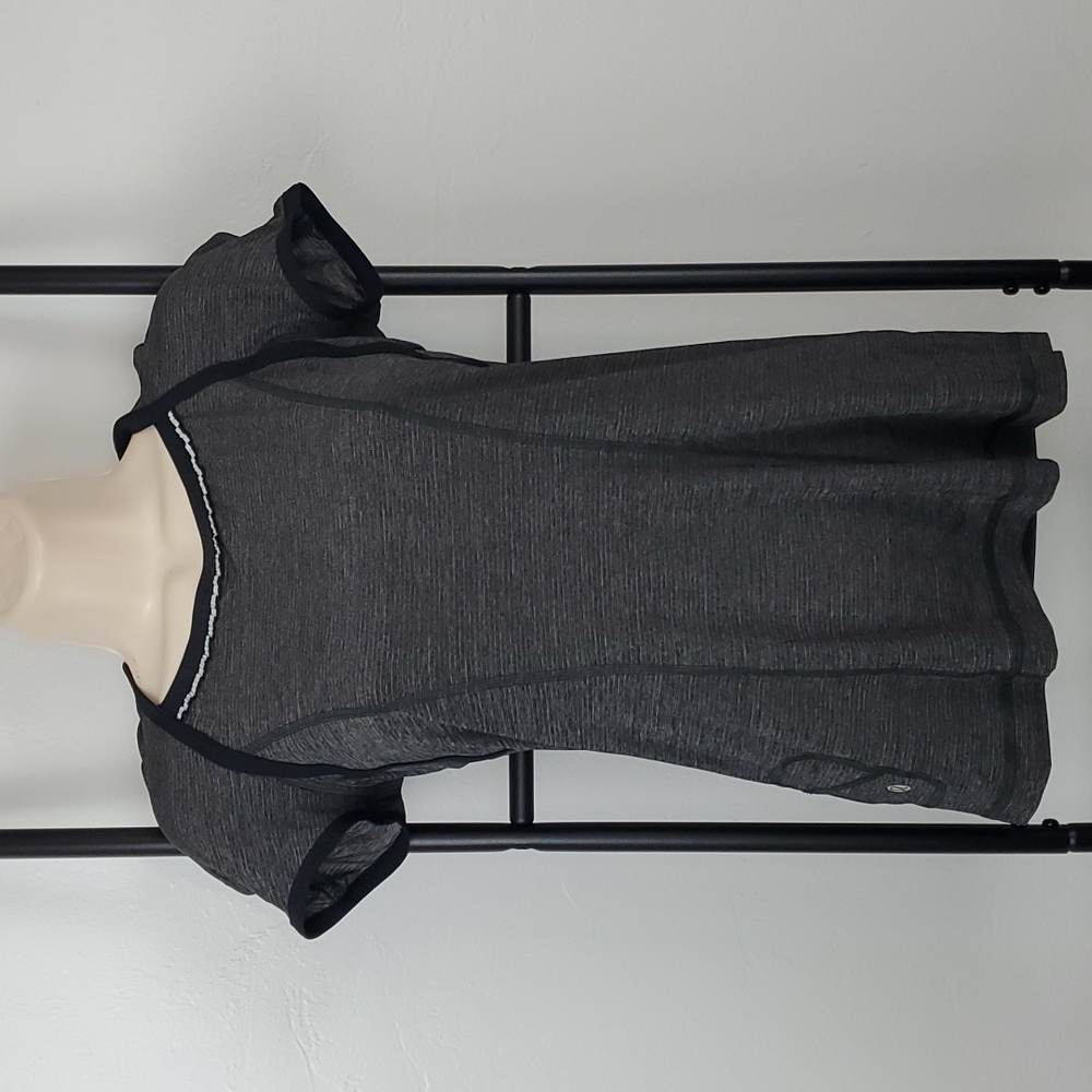 Lululemon Athletica gray t-shirt short sleeve women size 2